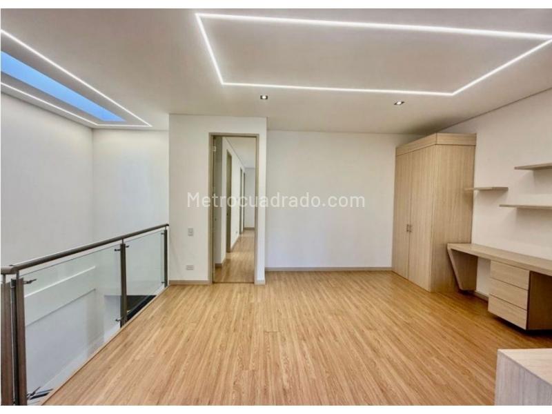 Exclusive 3BR House with Modern Design in Envigado - 4