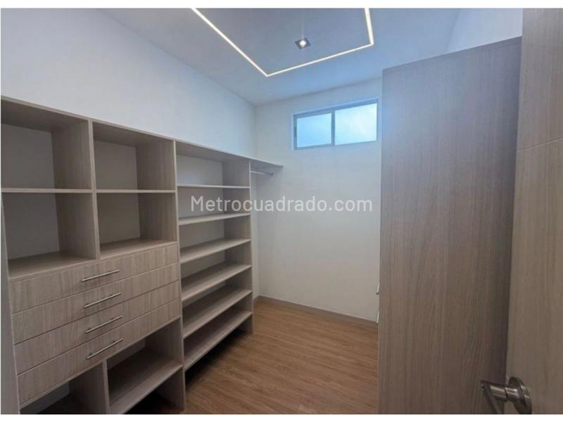 Exclusive 3BR House with Modern Design in Envigado - 6