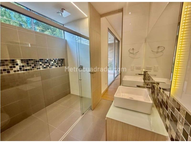 Exclusive 3BR House with Modern Design in Envigado - 7