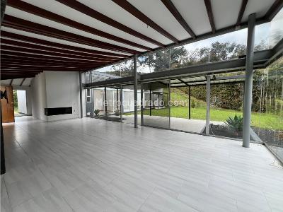 Casa de 5 alcobas en arriendo en Sebastiana, Envigado, 400 m² · foto 3 de 15