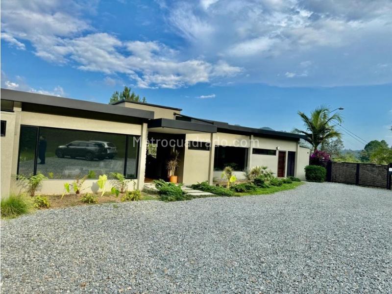 4BR House in El Retiro (310 m²) - 2