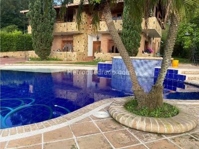 Casa de 4 alcobas en venta en Sabaneta, Medellín, 1530 m² · foto 2 de 20