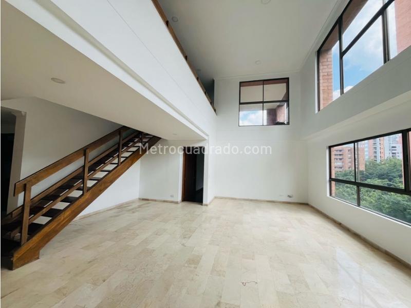 Exclusive 4BR Apartment with Pool in El Poblado - 2