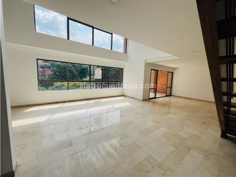 Exclusive 4BR Apartment with Pool in El Poblado - 4