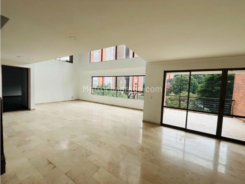 Exclusive 4BR Apartment with Pool in El Poblado - 5