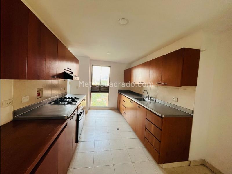 Exclusive 4BR Apartment with Pool in El Poblado - 6