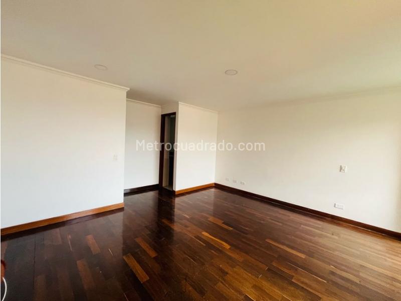 Exclusive 4BR Apartment with Pool in El Poblado - 7