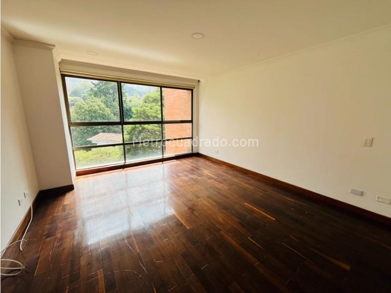 Exclusive 4BR Apartment with Pool in El Poblado - 8