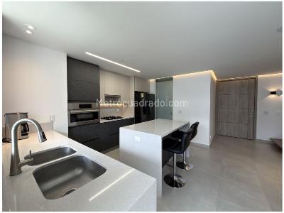 Apartamento de 3 alcobas en venta en Envigado, Medellín, 192 m² · foto 2 de 16