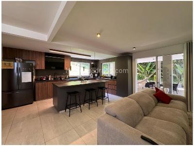 Casa de 4 alcobas en venta en El Poblado, Medellín, 680 m² · foto 2 de 18