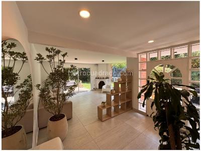 Casa de 4 alcobas en venta en El Poblado, Medellín, 680 m² · foto 4 de 18