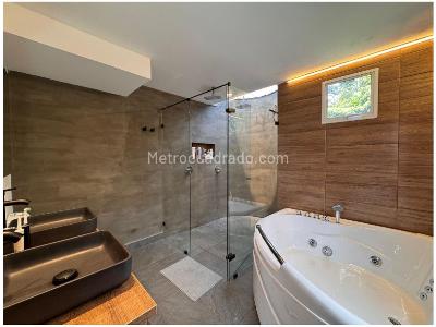 Casa de 4 alcobas en venta en El Poblado, Medellín, 680 m² · foto 15 de 18