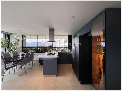 Apartamento en venta en El Poblado, Medellín · foto 2 de 11