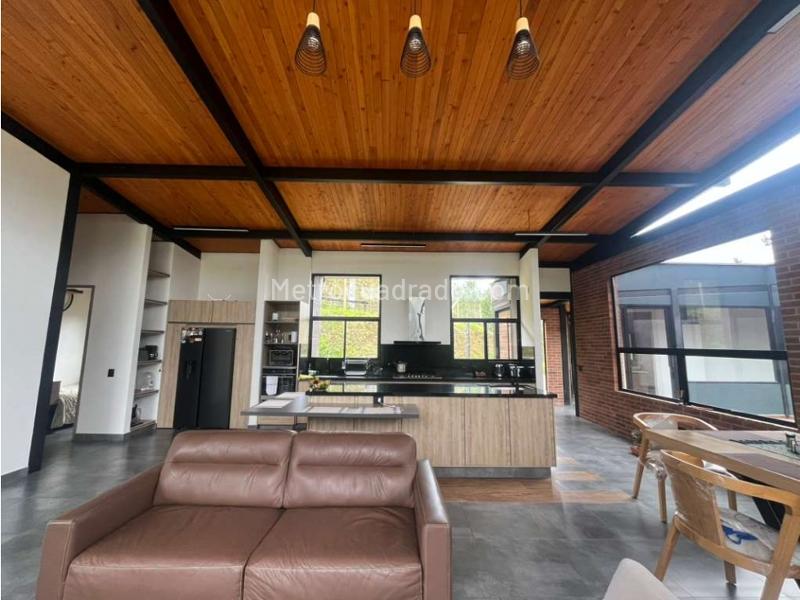 4BR House in El Retiro (10500 m²) - 2