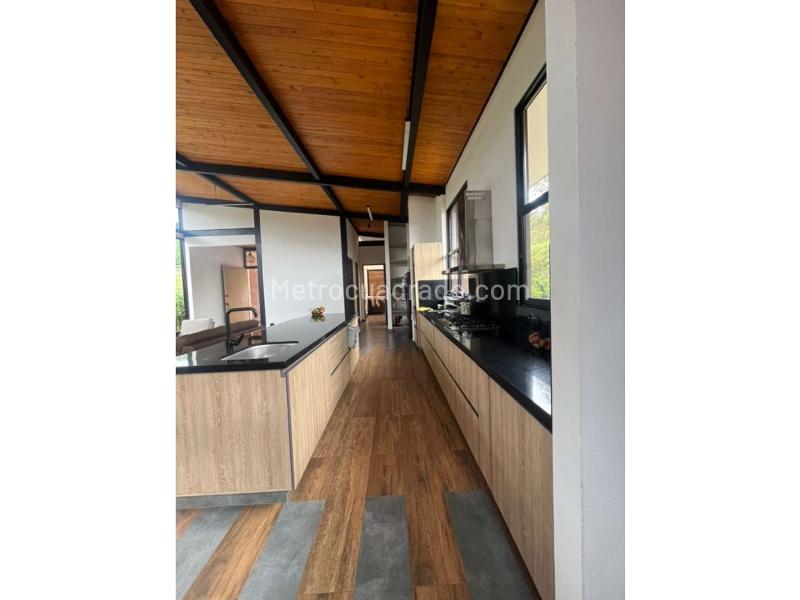 4BR House in El Retiro (10500 m²) - 4