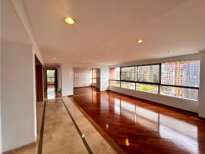 Apartamento de 3 alcobas en venta en El Poblado, Medellín, 211 m² · foto 2 de 16