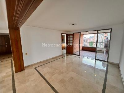 Apartamento de 3 alcobas en venta en El Poblado, Medellín, 211 m² · foto 3 de 16