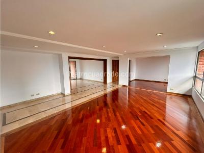 Apartamento de 3 alcobas en venta en El Poblado, Medellín, 211 m² · foto 4 de 16