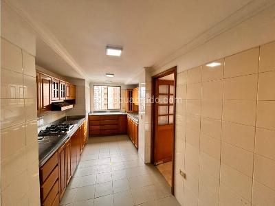 Apartamento de 3 alcobas en venta en El Poblado, Medellín, 211 m² · foto 6 de 16