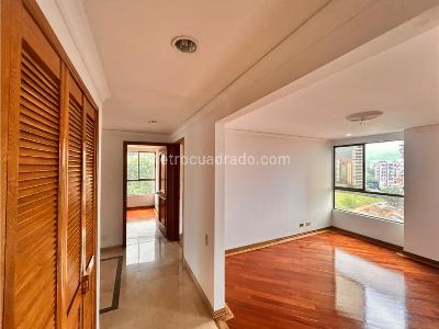 Apartamento de 3 alcobas en venta en El Poblado, Medellín, 211 m² · foto 7 de 16