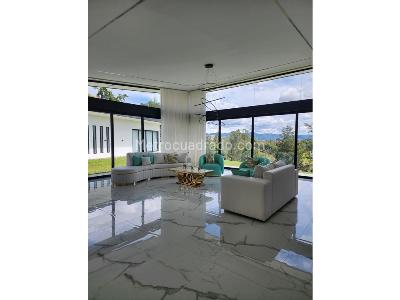 Casa de 3 alcobas en arriendo en Ojo De Agua, Rionegro, 350 m² · foto 2 de 20