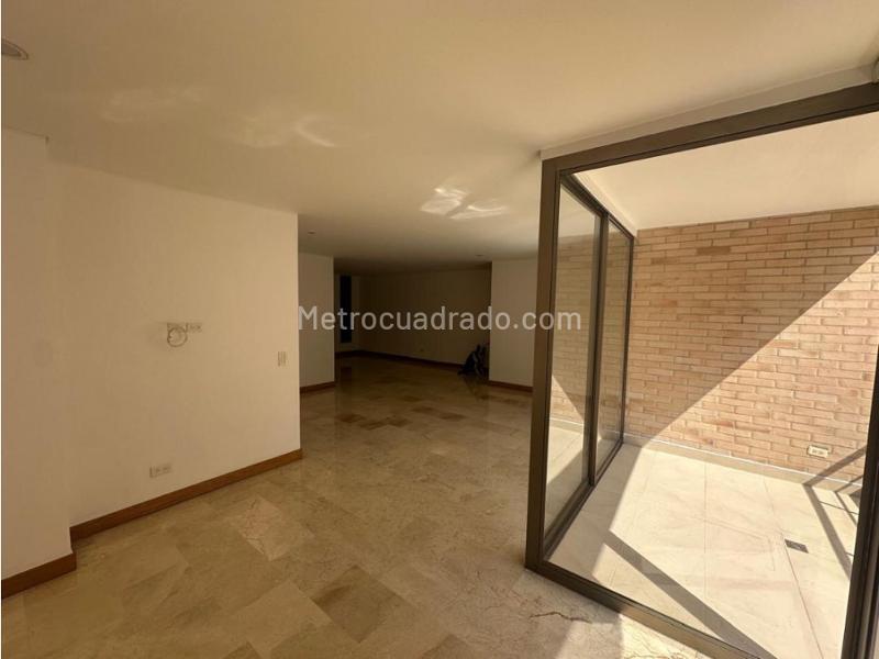 Apartamento de 2 Alcobas en Venta en El Poblado (125 m²) con 2 Parqueaderos - 3