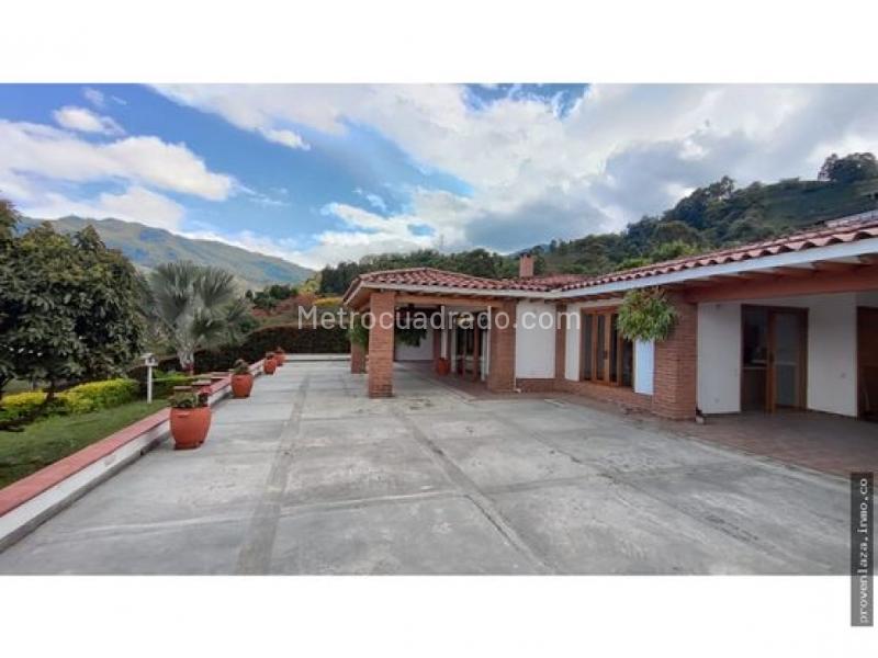 4BR House in Envigado (2400 m²)