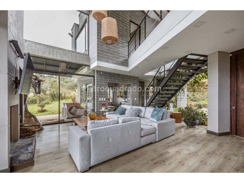 Spacious 3BR Country House in Santa Elena - 2