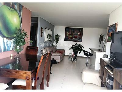 Apartamento de 3 alcobas en venta en Sabaneta, Sabaneta, 87 m² · foto 2 de 10