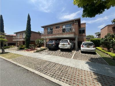Casa de 4 alcobas en venta en Benedictinos, Envigado, 320 m² · foto 2 de 20