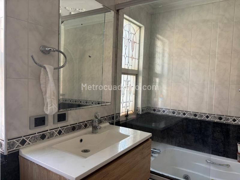 Luxury 5BR House with Garden in Palmas - 6