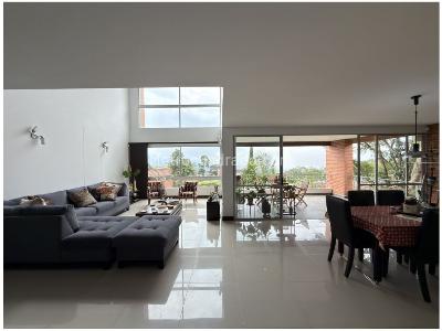 Casa de 4 alcobas en venta en Loma Del Escobero, Envigado, 640 m² · foto 2 de 20