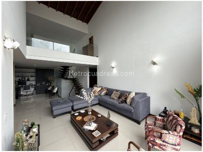 Casa de 4 alcobas en venta en Loma Del Escobero, Envigado, 640 m² · foto 3 de 20