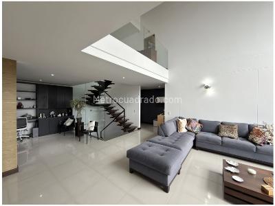 Casa de 4 alcobas en venta en Loma Del Escobero, Envigado, 640 m² · foto 4 de 20