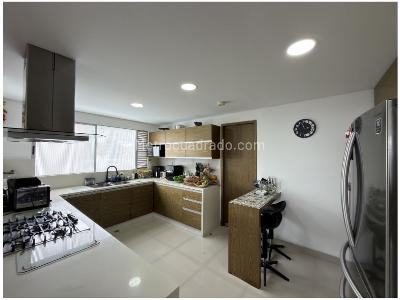 Casa de 4 alcobas en venta en Loma Del Escobero, Envigado, 640 m² · foto 6 de 20