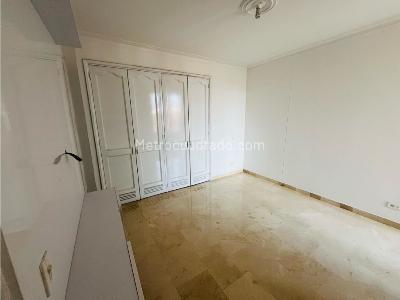 Apartamento de 4 alcobas en venta en Laureles, Medellín, 160 m² · foto 3 de 20