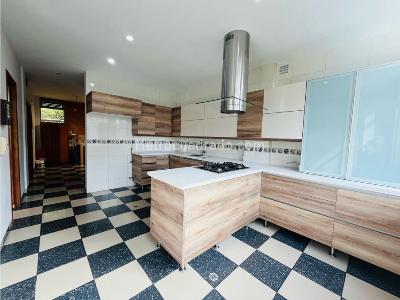 Casa de 3 alcobas en venta en El Poblado, Medellín, 679 m² · foto 19 de 20