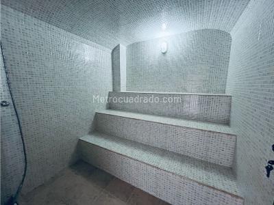 Casa de 3 alcobas en venta en El Poblado, Medellín, 679 m² · foto 4 de 20