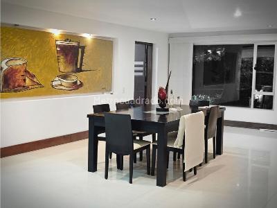 Casa de 4 alcobas en venta en Envigado, Medellín · foto 5 de 11