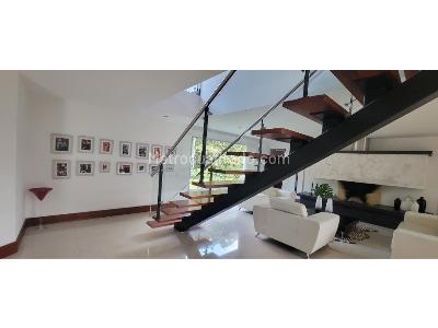 Casa de 4 alcobas en venta en Envigado, Medellín · foto 6 de 11