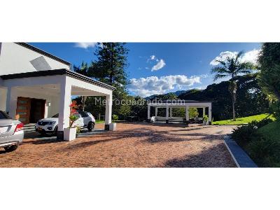 Casa de 4 alcobas en venta en Envigado, Medellín · foto 9 de 11