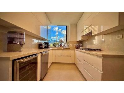 Apartamento de 3 alcobas en venta en El Poblado, Medellín, 220 m² · foto 3 de 16