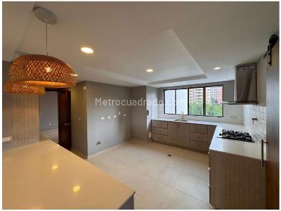 Apartamento de 4 alcobas en venta en El Poblado Loma De Los Parra, Medellín, 220 m² · foto 5 de 15