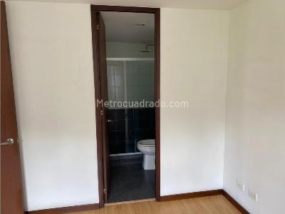 Apartamento en venta en El Poblado, Medellín · foto 6 de 10