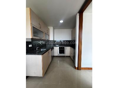 Apartamento de 3 alcobas en arriendo en El Poblado, Medellín, 200 m² · foto 4 de 20