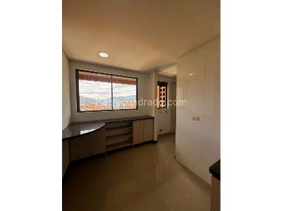 Apartamento de 3 alcobas en arriendo en El Poblado, Medellín, 200 m² · foto 13 de 20