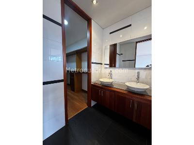 Apartamento de 3 alcobas en arriendo en El Poblado, Medellín, 200 m² · foto 19 de 20