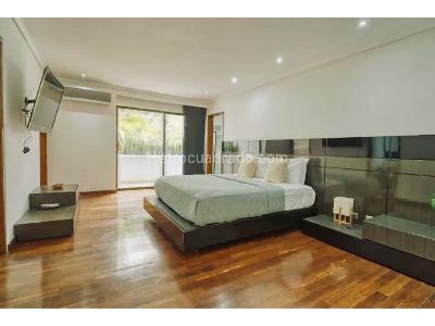 Casa de 5 alcobas en venta en Altos Del Poblado, Medellín, 1360 m² · foto 7 de 8