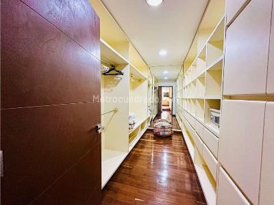 Casa de 5 alcobas en venta en Altos Del Poblado, Medellín, 1360 m² · foto 8 de 8