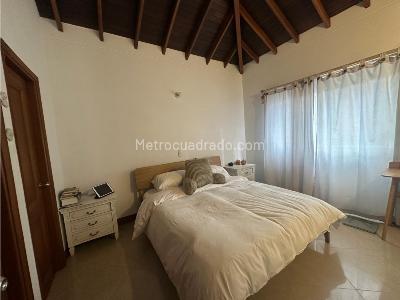 Casa de 4 alcobas en venta en Loma De San Jose, Sabaneta, 287 m² · foto 11 de 20